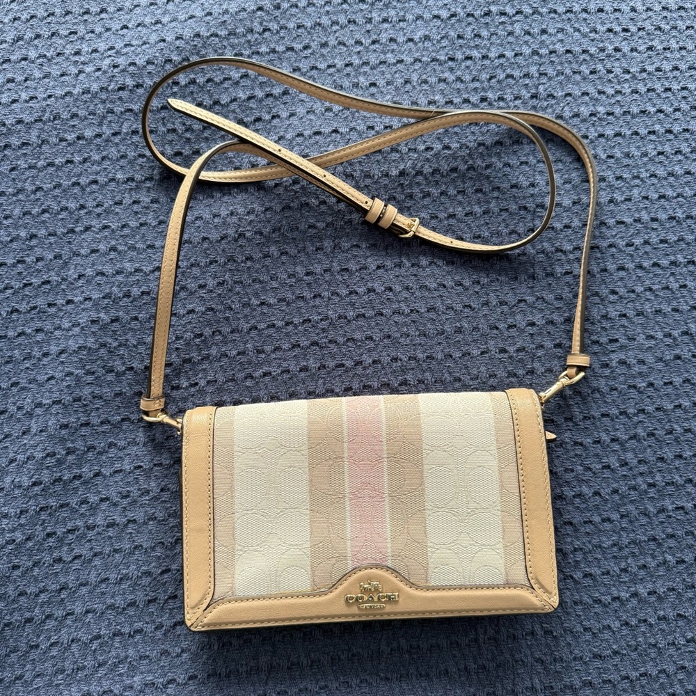Chic Coach Crossbody Bag / Clutch